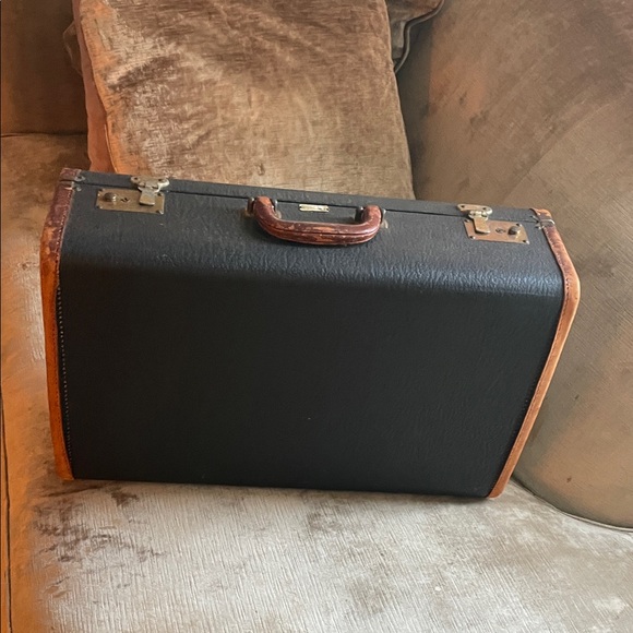 VINTAGE PRODUCT OF WARREN Suitcase 🧳 - Picture 1 of 15